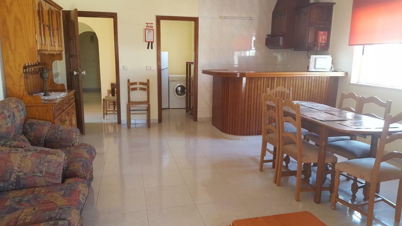Saraiva'S Guest House Lagos Esterno foto
