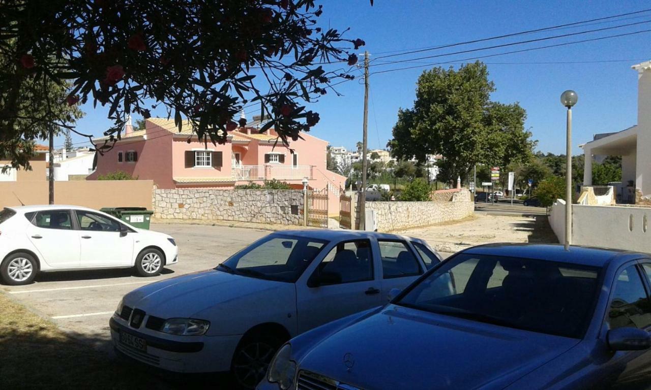 Saraiva'S Guest House Lagos Esterno foto